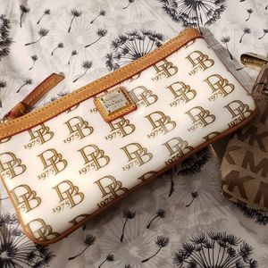 Dooney & bourke wristlet